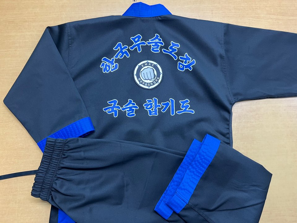 맞춤도복 흑색바탕 청색라인 한국무술도장 미국